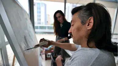 Bedensel engelli Nuri Şirin'in hayatı spor ve sanatsal etkinliklerle renklendi