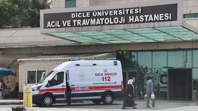 Okul bahçesinde tartıştığı husumetlisini bıçakladı