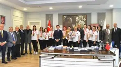 Hentbol Kadınlar 1. Lig'de şampiyon olan Ortahisar Belediyesi takımı Trabzon'a geldi