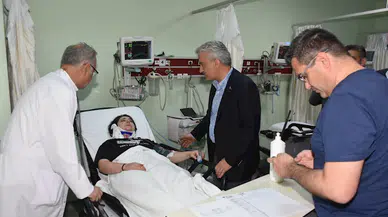 Kırıkkale’de otomobil ile dolmuş çarpıştı: 22 yaralı (2)