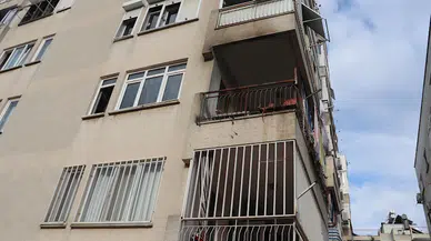 Balkondaki yorgan ve perdeler yandı