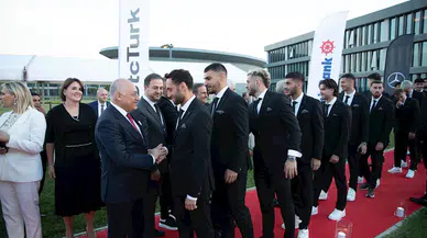 A Milli Futbol Takımı için Riva'da uğurlama yemeği düzenlendi