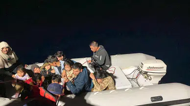 İzmir'de 37 göçmen kurtarıldı, 12 göçmen yakalandı