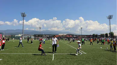 Bolu'da şenliğe katılan çocuklar geleneksel oyunlarla eğlendi
