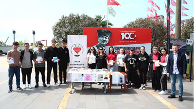 Giresun'da lise öğrencileri vatandaşları kitap okumaya teşvik etti