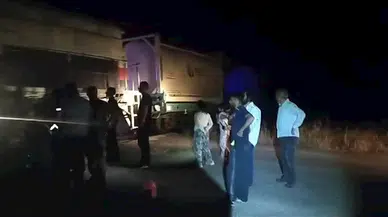 Diyarbakır'da, hemzemin geçitte yük trenine yandan çarpan otomobildeki 2 kişi yaralandı