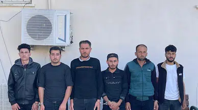 Polisin durdurduğu iki araçtan 6 kaçak göçmen çıktı