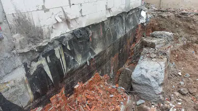 İstanbul- Apartmandaki inşaat hatası bitişikteki hafriyat çalışması sırasında ortaya çıktı