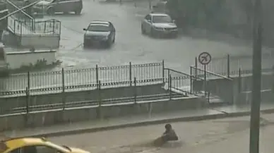 Amasya'da sağanak; cadde ve sokaklar suyla doldu, sele kapılan kadını taksici kurtardı