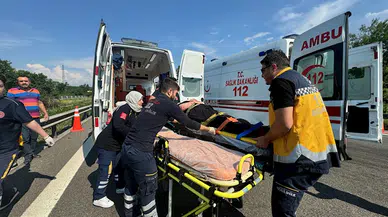 Anadolu Otoyolu'nda su tankeri ile tırın karıştığı kazada 5 kişi yaralandı