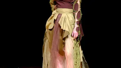 Egeli genç modacıların tasarımları 'Zamanın İzleri' temalı defile ile sunuldu