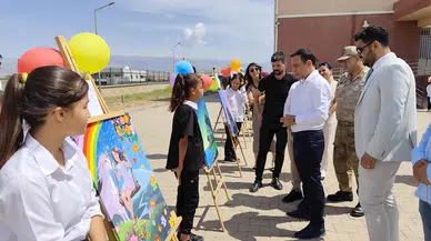 Silopi’de köy okulunda yapay zeka destekli resim sergisi
