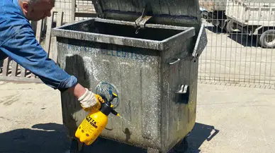 Artvin Belediyesi Çöp Konteynerlerini Temizliyor ve Onarıyor