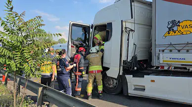 Düzce'de tankere çarpan TIR'da aynı aileden 5 kişi yaralandı