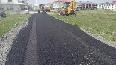 Aziziye'de Asfalt Çalışmaları Devam Ediyor: Bağlantı Yollar Güzelleşiyor