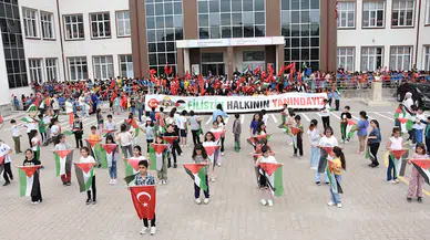 İlkokul öğrencilerinden Filistin'e destek gösterisi