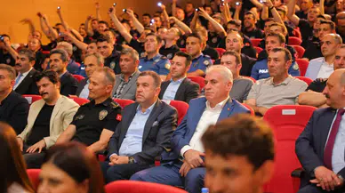 Bayburt Valisi Eldivan, Türk Polis Teşkilatının 179. Kuruluş Yıldönümü Konserinde Sanatçıları Tebrik Etti