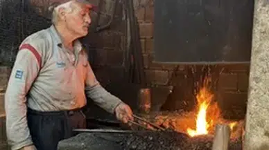 Çocuk yaşta başına geçtiği demir ocağında 50 yılı geride bıraktı