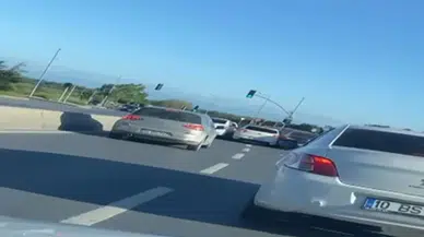 Bakırköy'de trafiğin yoğun olduğu saatte makas atan otomobil kaza yaptı!