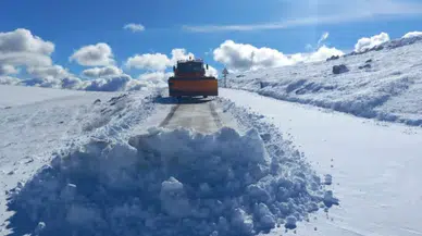 Bayburt ve Trabzon'da yüksek kesimler karla kaplandı