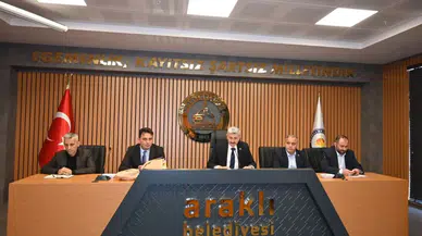 Araklı Belediye Başkanı Çebi, muhtarlarla bir araya geldi