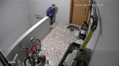 İstanbul- Sultangazi'de hırsızlık anları kameralara yansıdı