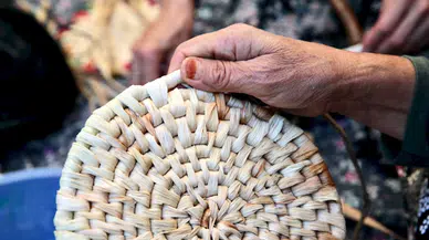 Ninelerinin ördüğü sepetler köylü kadınlarla yeniden hayat buldu