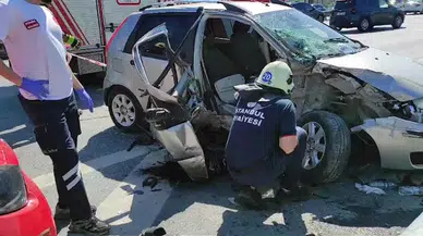 İstanbul- Eyüpsultan TEM Otoyolu'nda iki otomobil çarpıştı: 3 yaralı