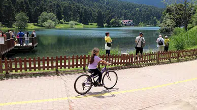 Doğa harikası Gölcük’te hafta sonu yoğunluğu