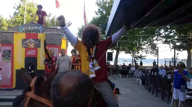 Şarköy'de  'taraftar çeşmesi' sarı kırmızı renklere boyandı