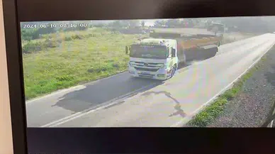 Kocaeli'de işçi servisi ile TIR, kafa kafaya çarpıştı: 1'i ağır 26 yaralı (2)