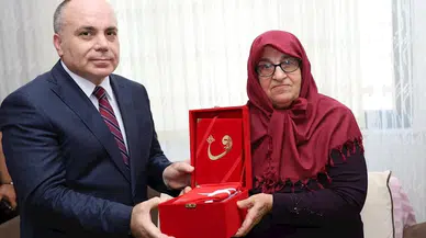 Artvin Valisi Cengiz Ünsal, Şehit Hilmi Emiral'ın ailesini ziyaret etti