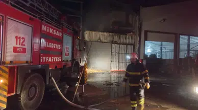 Tokat'ta kereste ve kontrplak fabrikasında çıkan yangın söndürüldü