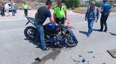 Kırıkkale'de motosiklet ile otomobil çarpıştı: 3 yaralı