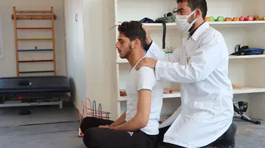 İdlib’teki fizik tedavi merkezi ile yaralar sarılıyor