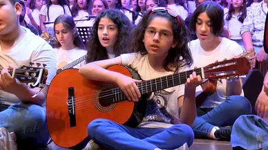 İstanbul - "1000 Enstrüman 1000 Umut" Orkestrası yılsonu konseri düzenledi