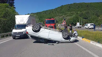 Yeniçağa'da devrilen otomobildeki 2 kişi yaralandı