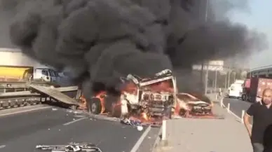 İzmir'de zincirleme trafik kazasında araçlar yandı: 6 yaralı