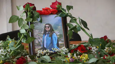 Zap Suyu'na uçan otomobilde ölen Ayşe öğretmenin okulunda yas