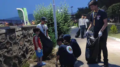 Osmaniye’de izciler, çevre temizliği yaptı