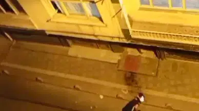 İstanbul- (Özel) Esenler'de kaldırımı tinerle yakıp, taş ve sopalarla daireye saldırdı