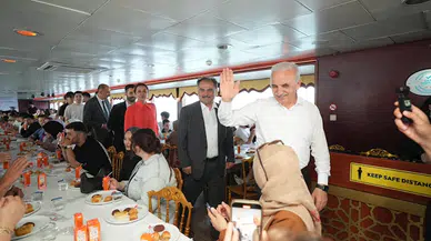 Ümraniye'de mezun olan öğrenciler boğaz turu yaptı 