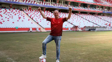 Sümer Ezgü'den milli takım için 'Anadolu'dan Geldik' marşı