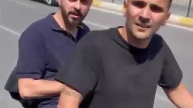 İstanbul - Kadıköy'de içinde hasta olduğuna inanmadıkları ambulansın önünü kesip kontrol ettiler