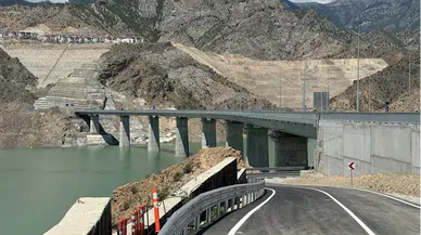 Yusufeli-Artvin kara yolunu 15,5 kilometre kısaltan Yusufeli Merkez Viyadüğü hizmete açıldı