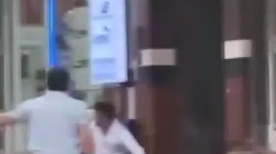 İstanbul - Küçükçekmece'de üzerine atladığı silahlı saldırganı etkisiz hale getirdi  