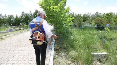 Aziziye'nin Güzelliği İçin Çalışmalar Devam Ediyor: Ilıca Mezarlığı'nda Bakım Hız Kesmiyor