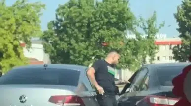 İstanbul - Küçükçekmece'de önünü kestiği otomobilin sürücüsüne bıçakla saldırdı