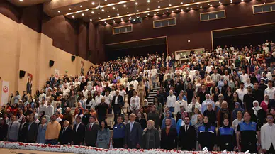 Gümüşhane Üniversitesi öğrencileri mezuniyet töreninde Filistin'e destek verdi