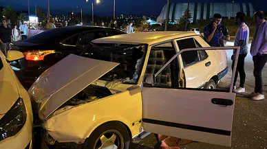 Kaza yapan sürücüsü, otomobildeki yaralı kadını bırakıp yaya olarak kaçtı